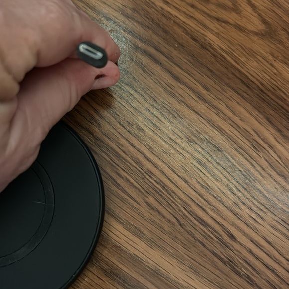 NWOT ONN Wireless Phone Charger 2 pc Circle & Cord Model No. ONB18WI701 DC 5V/2A - Picture 11 of 16